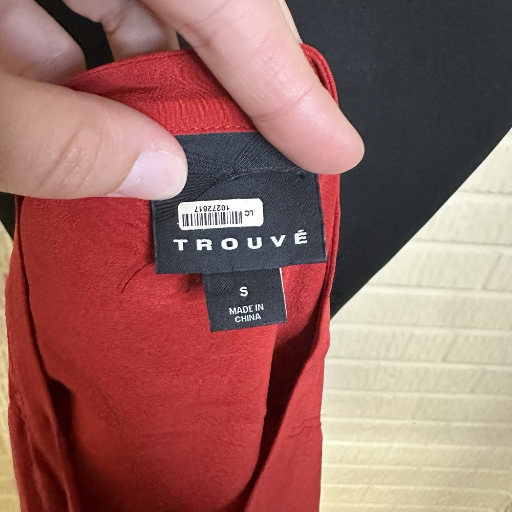 Trouve 100% Silk Button Down Blouse Sz S Red Minimalist V Neck Preppy Old Money - Picture 5 of 6
